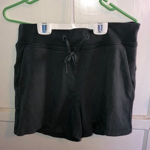Lululemon shorts with pockets